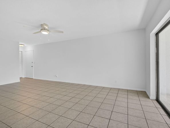 126 Sparrow Dr 10B, Royal Palm Beach FL 33411