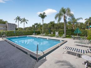 126 Sparrow Dr 10B, Royal Palm Beach FL 33411