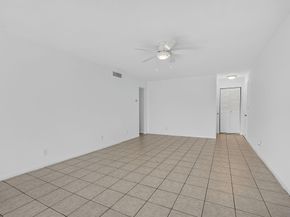 126 Sparrow Dr 10B, Royal Palm Beach FL 33411