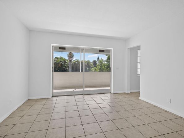 126 Sparrow Dr 10B, Royal Palm Beach FL 33411