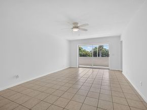 126 Sparrow Dr 10B, Royal Palm Beach FL 33411