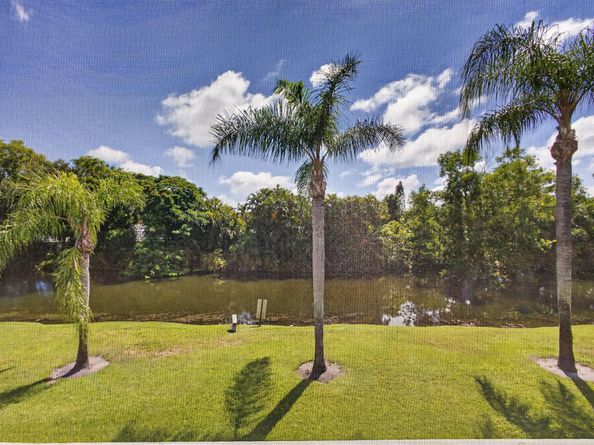126 Sparrow Dr 10B, Royal Palm Beach FL 33411