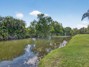 126 Sparrow Dr 10B, Royal Palm Beach FL 33411