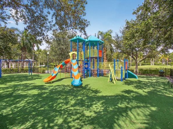 126 Sparrow Dr 10B, Royal Palm Beach FL 33411