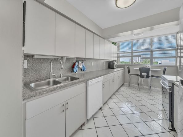 100 Golden Isles Dr 611, Hallandale Beach FL 33009