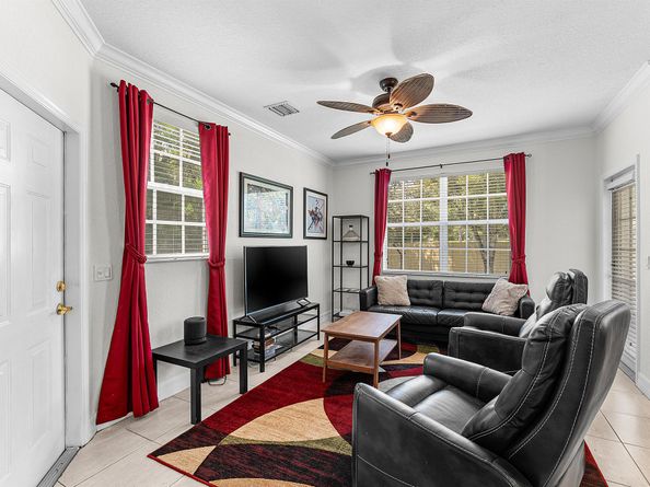 21 Largo Way, Boynton Beach FL 33426