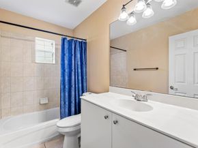 21 Largo Way, Boynton Beach FL 33426