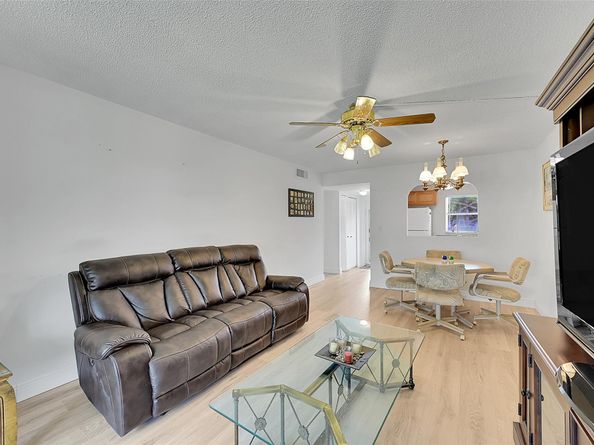 9380 Sunrise Lakes Blvd 206, Sunrise FL 33322