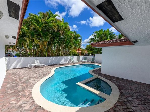 200 SE 11th St, Pompano Beach FL 33060