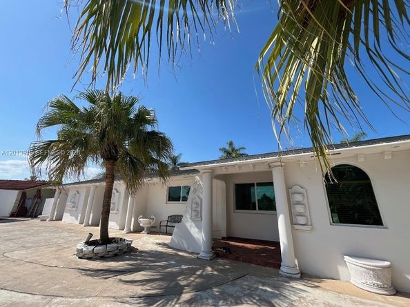 2525 SW 107th Court, Miami FL 33165