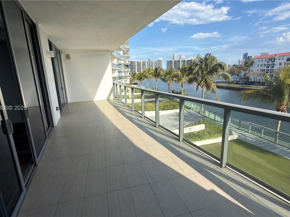 3250 NE 188th Street 204, Aventura FL 33180