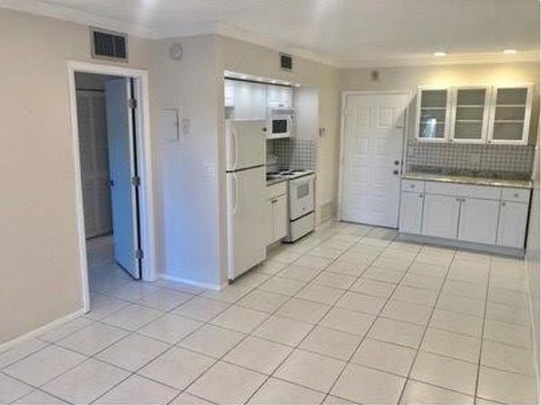 2700 Riverside Drive 302B, Coral Springs FL 33065