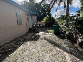 2956 NW 49th St, Miami FL 33142