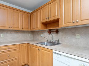 3990 NW 42nd Avenue 106, Lauderdale Lakes FL 33319