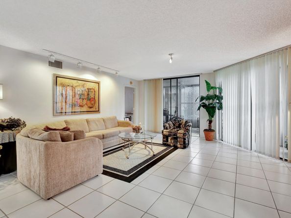 7449 Glendevon Lane 104, Delray Beach FL 33446