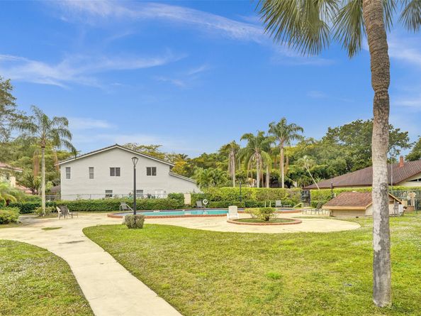 26 Wimbledon Lake 248, Plantation FL 33324