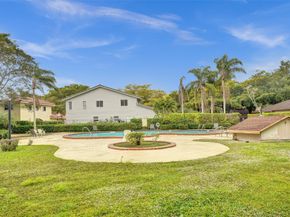 26 Wimbledon Lake 248, Plantation FL 33324