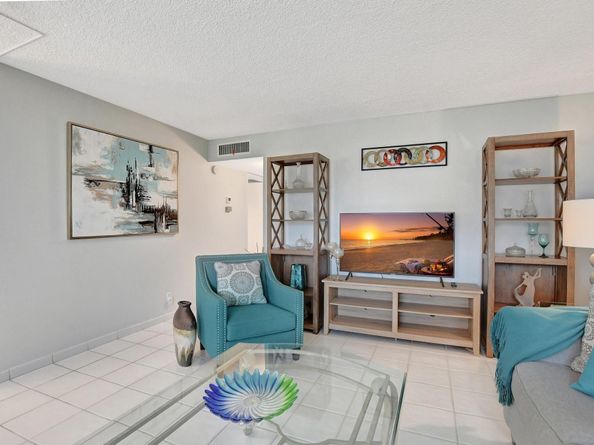204 Burgundy E 204, Delray Beach FL 33484