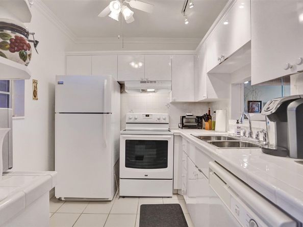 4706 NW 36th St 409, Lauderdale Lakes FL 33319