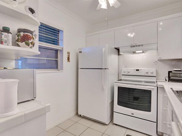 4706 NW 36th St 409, Lauderdale Lakes FL 33319