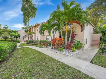 9272 Vista Del Lago