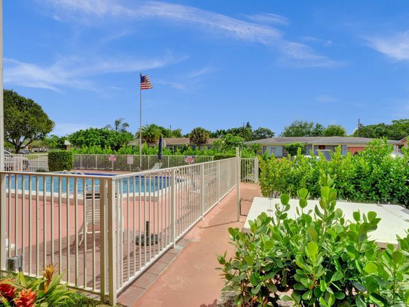 2141 NE 68th St 102, Fort Lauderdale FL 33308