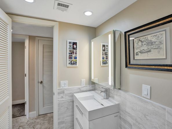 2141 NE 68th St 102, Fort Lauderdale FL 33308