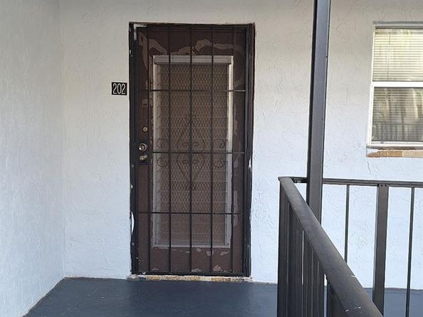 2860 Somerset Dr 202, Lauderdale Lakes FL 33311
