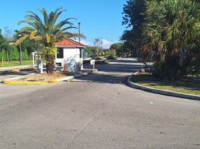 2860 Somerset Dr 202, Lauderdale Lakes FL 33311