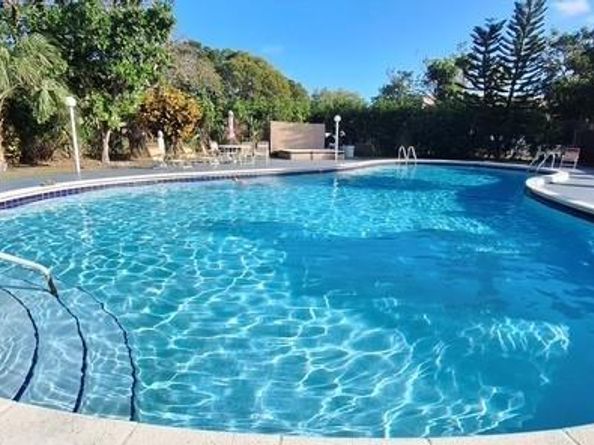 2860 Somerset Dr 202, Lauderdale Lakes FL 33311