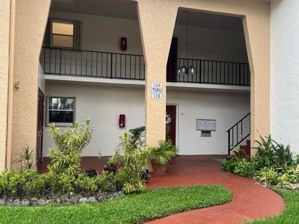 110 Lake Anne Drive 110, West Palm Beach FL 33411