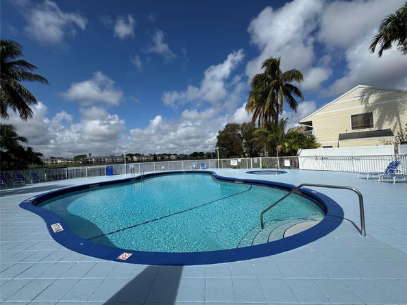 3429 NW 44th St 102, Lauderdale Lakes FL 33309