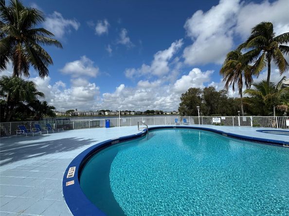 3429 NW 44th St 102, Lauderdale Lakes FL 33309