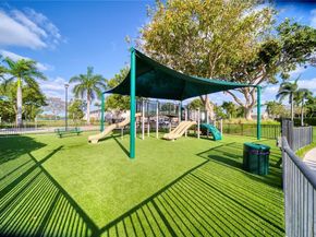 360 NE 194th Ln, Miami FL 33179