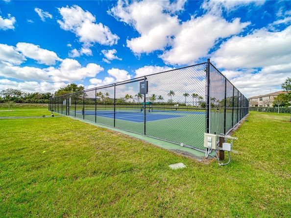 360 NE 194th Ln, Miami FL 33179