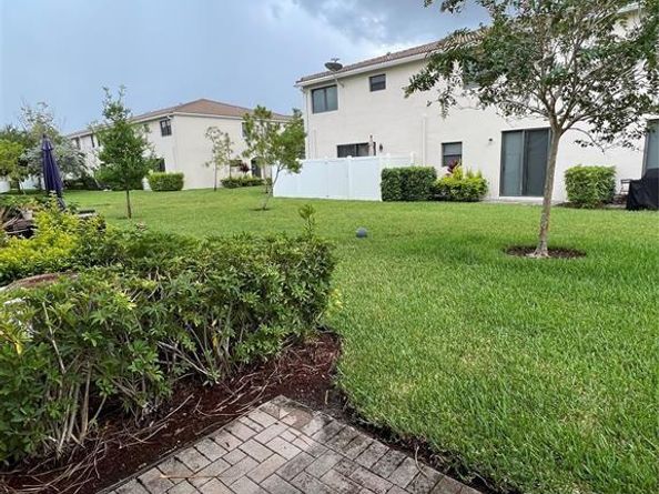 360 NE 194th Ln, Miami FL 33179