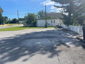224 SE 9th Ct, Hallandale Beach FL 33009