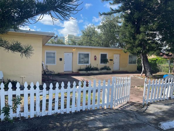 224 SE 9th Ct, Hallandale Beach FL 33009