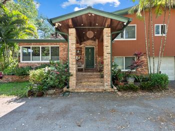 5500 Woodland Ln