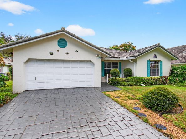 5372 Pine Circle, Coral Springs FL 33067