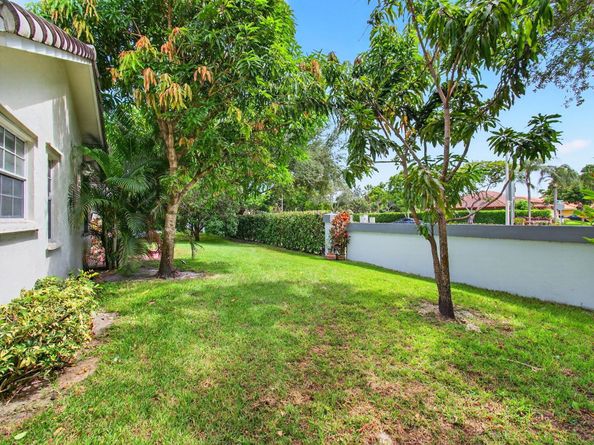 5372 Pine Circle, Coral Springs FL 33067