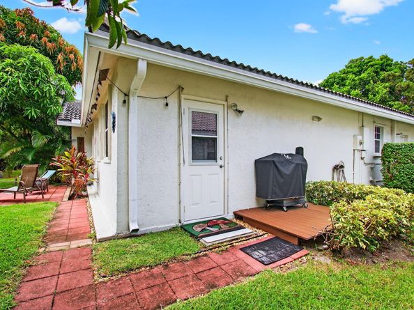 5372 Pine Circle, Coral Springs FL 33067