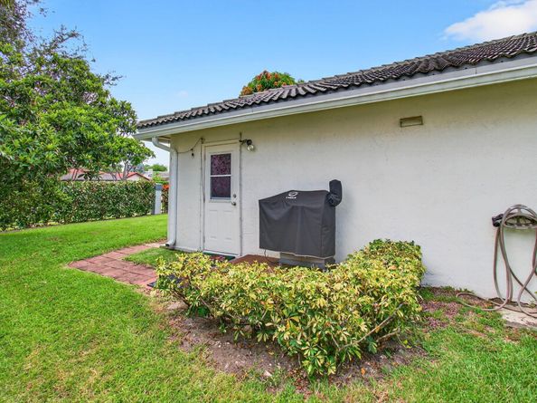 5372 Pine Circle, Coral Springs FL 33067