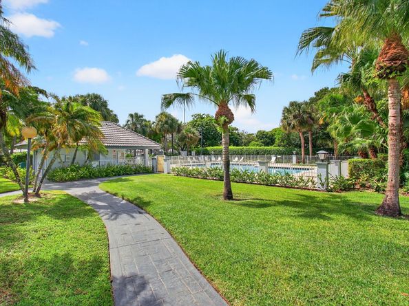 5372 Pine Circle, Coral Springs FL 33067