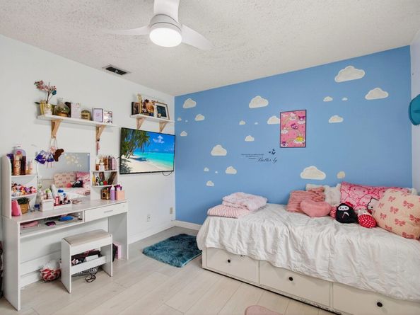 5372 Pine Circle, Coral Springs FL 33067