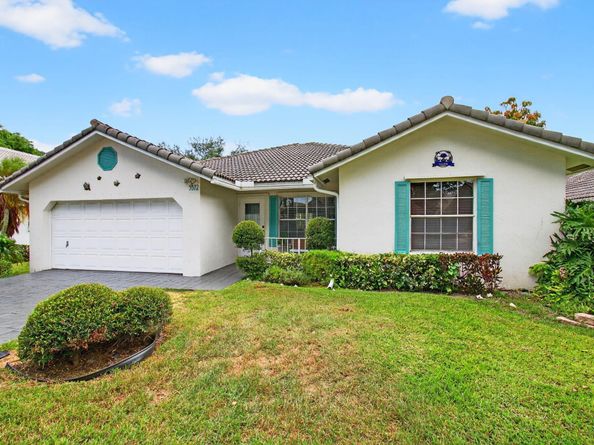 5372 Pine Circle, Coral Springs FL 33067