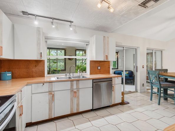 5372 Pine Circle, Coral Springs FL 33067