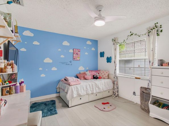 5372 Pine Circle, Coral Springs FL 33067