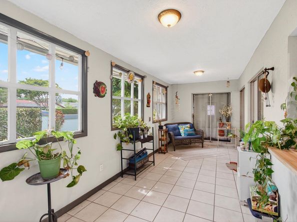 5372 Pine Circle, Coral Springs FL 33067