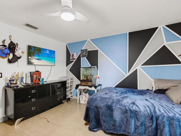 5372 Pine Circle, Coral Springs FL 33067